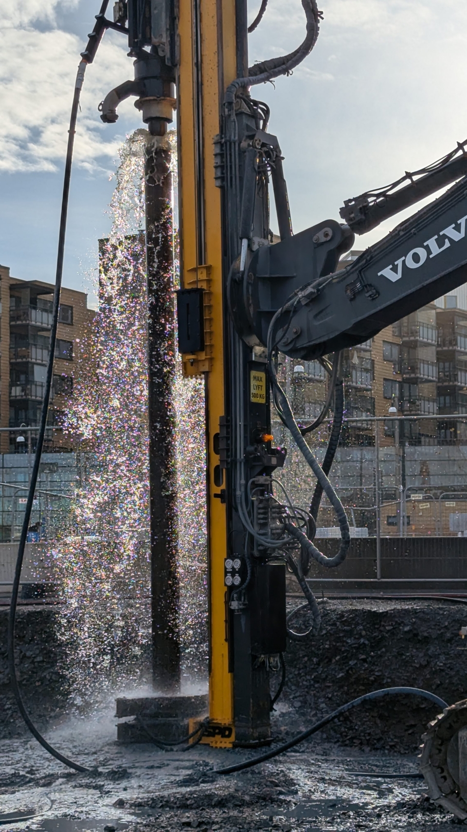 Piling, water is spalshing.